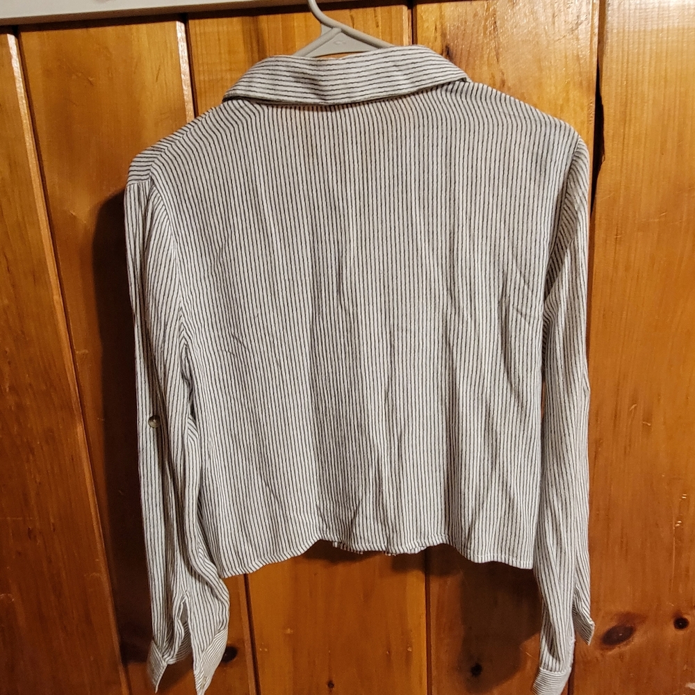 SIM & SAM Cropped Button up - Picture 7 of 9